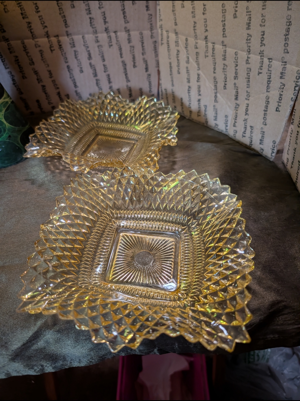 Amber Iridescent Diamond-Pattern Glass Square Dish - Set of 2